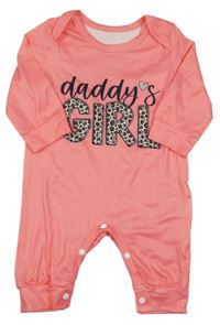 Ružový overal s nápisom