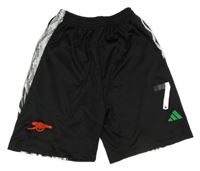 Černo-bílé sportovní kraťasy s číslem a vzorem Adidas