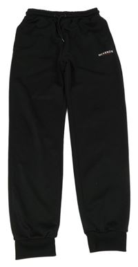 Černé sportovní tepláky s logem McKenzie