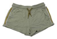 Khaki teplákové kraťasy so zlatým pruhom