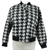 Dámská černo-bílá vzorovaná fleecová bunda 