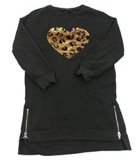 Antracitové teplákové šaty se vzorovaným srdíčkem z překlápěcích flitrů Next