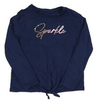 Tmavomodré triko s nápisem z flitrů a uzlem Tu