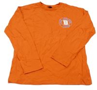 Tmavooranžové tričko so znakom s písmenkom a nápismi KIABI