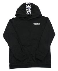 Čierna mikina s nápismi a kapucňou