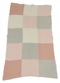 Ružovo-sivá kockovaná pletená deka Next