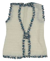 Biela perforovaná háčkovaná vesta