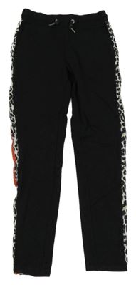 Černé tepláky s leopardím pruhem 