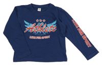 Tmavomodré tričko s nápisom