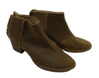Dámské béžové semišové kožené kotníkové boty na nízkém podpatku Clarks vel. 37