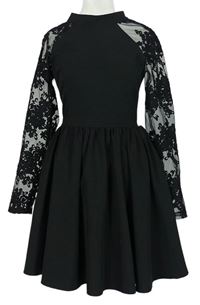 Dámske čierne koktejlové šaty s čipkovymi rukávy
