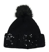 Černá čepice s flitry a bambulí C&A