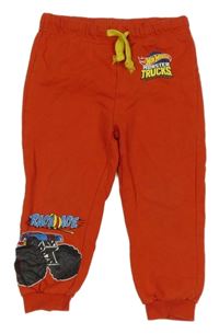 Červené tepláky s Hot Wheels 