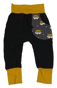 Černo-okrové tepláky s liškami 