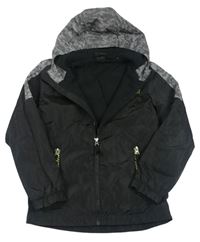 Čierno-sivá šušťáková jesenná bunda s army vzorom a kapucňou