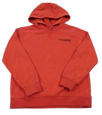 Červená mikina s nápisem a kapucí George