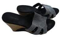 Dámské černo-stříbrné pantofle na klínku s cvokmi  Graceland vel. 38