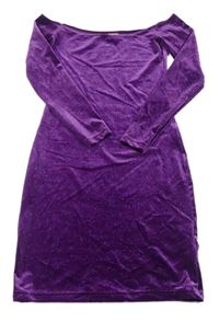 Purpurové trblietavé zamatové šaty s lodičkovým výstřihem