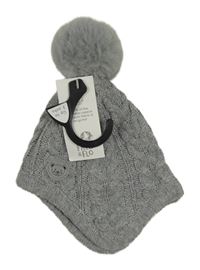 Nové - Sivá melírovaná pletená čapica s nášivkou a brmbolcom F&F