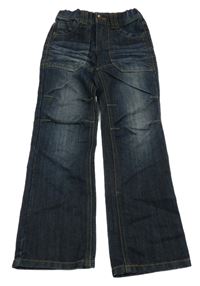 Tmavomodré rifle s nápisem 