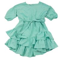 Tyrkysové šifónové šaty s vrstvenou sukní a opaskom