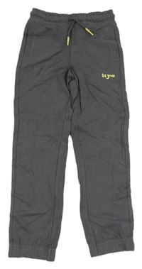 Šedé tepláky s nápisem Primark