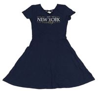 Tmavomodré bavlněné šaty s nápisem H&M