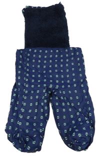 Tmavomodrý fusak do kočárku s kytičkami 