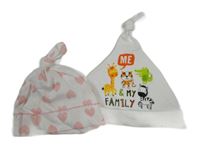 2x bavlněná čepice - bílá s růžovými srdíčky + bílá se zvířátky 