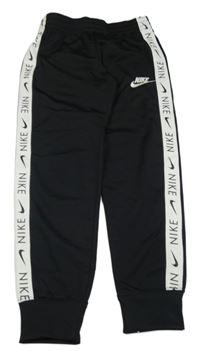 Černo-bílé sportovní tepláky s logem Nike