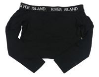 Čierne crop tričko s logy a lodičkovým výstřihem River Island