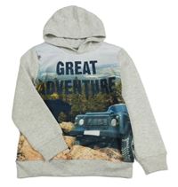 Světlešedo-bílo-modro-khaki-světleoranžová prošívaná mikina s jeepem a  nápisy a kapucí Kids