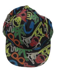 Čierno-farebná šiltovka s obrázkami Chapter young