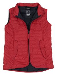 Malinová prešívaná šušťáková zateplená jezdecká vesta Fouganza