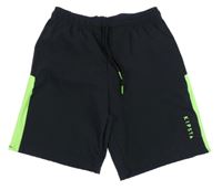 Čierne športové kraťasy so zeleným pruhom a logom kipsta