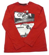 Červené tričko s cyklistou a skateboardistou C&A