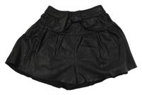 Černé koženkové kraťasy s mašlí Mayoral