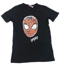 Čierne tričko so Spidermanem z flitrů Marvel