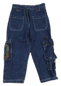 Tmavomodré rifle s kapsami s výšivkou 