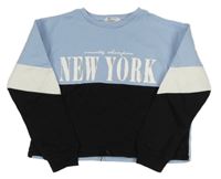 Světlemodro-bielo-čierna crop mikina s nápisom H&M