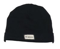 Černá čepice s nápisem 