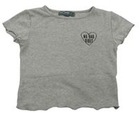 Sivé crop tričko so srdiečkom s nápisom Primark
