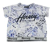 Bielo-modro-čierne vzorované crop tričko s logom Hersey