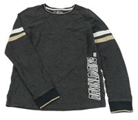 Tmavosivé tričko s pruhy na rukávu a nápisom Next