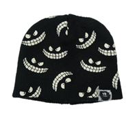 Černá čepice s potiskem x-mail