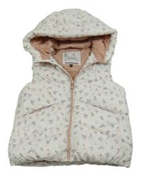 Biela kvetovaná šušťáková zateplená vesta s kapucňou C&A