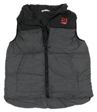 Šedo-černá šusťáková zateplená vesta s potiskem H&M