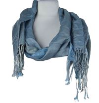 Dámska svetlomodrá vzorovaná šál s strapcemi