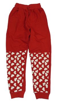 Červené tepláky so srdiečkami