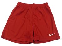 Červené športové kraťasy s logom Nike